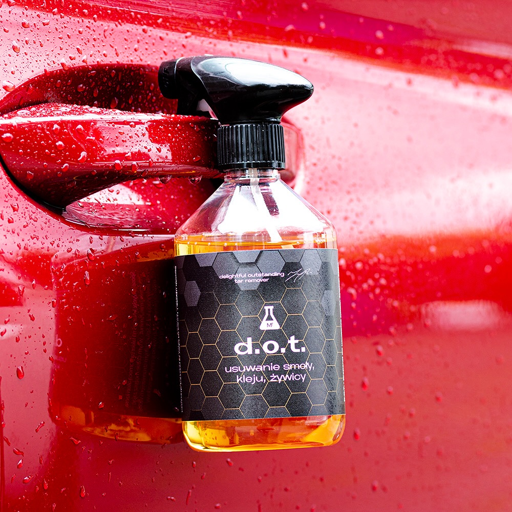 Jak usunąć smołę i osady metaliczne z lakieru? Kompletny poradnik dekontaminacji auta